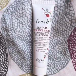 FRESH🍓 Sugar Strawberry Exfoliating Face Wash